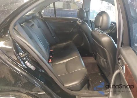 2002 Mercedes-Benz C 240 из США, поврежденный, VIN WDBRF61J02F258050